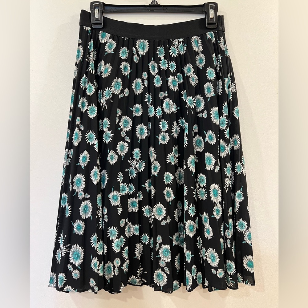 EXPRESS floral pleated skirt, size S